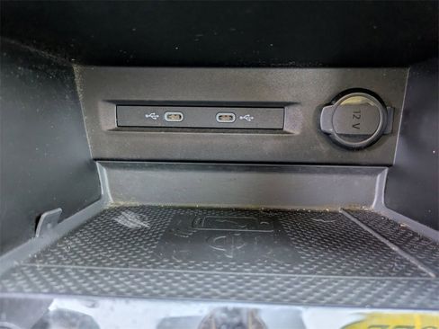 Used 2022 Volkswagen Taos SEL w/ Panoramic Sunroof Package image 25