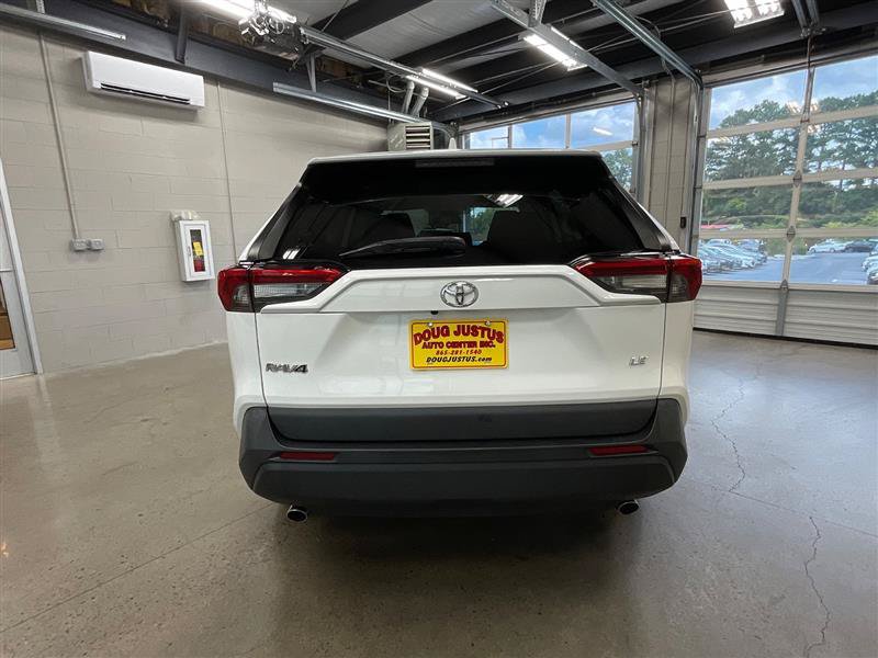 Used 2021 Toyota RAV4 LE FWD image 4