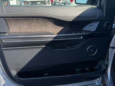 Used 2021 Ford Expedition Max Limited image 9