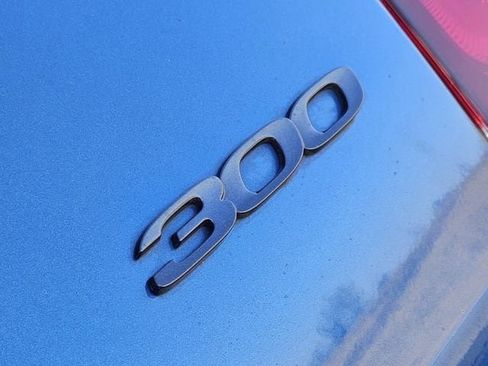 Used 2022 Chrysler 300 Touring w/ Sport Appearance Package image 12