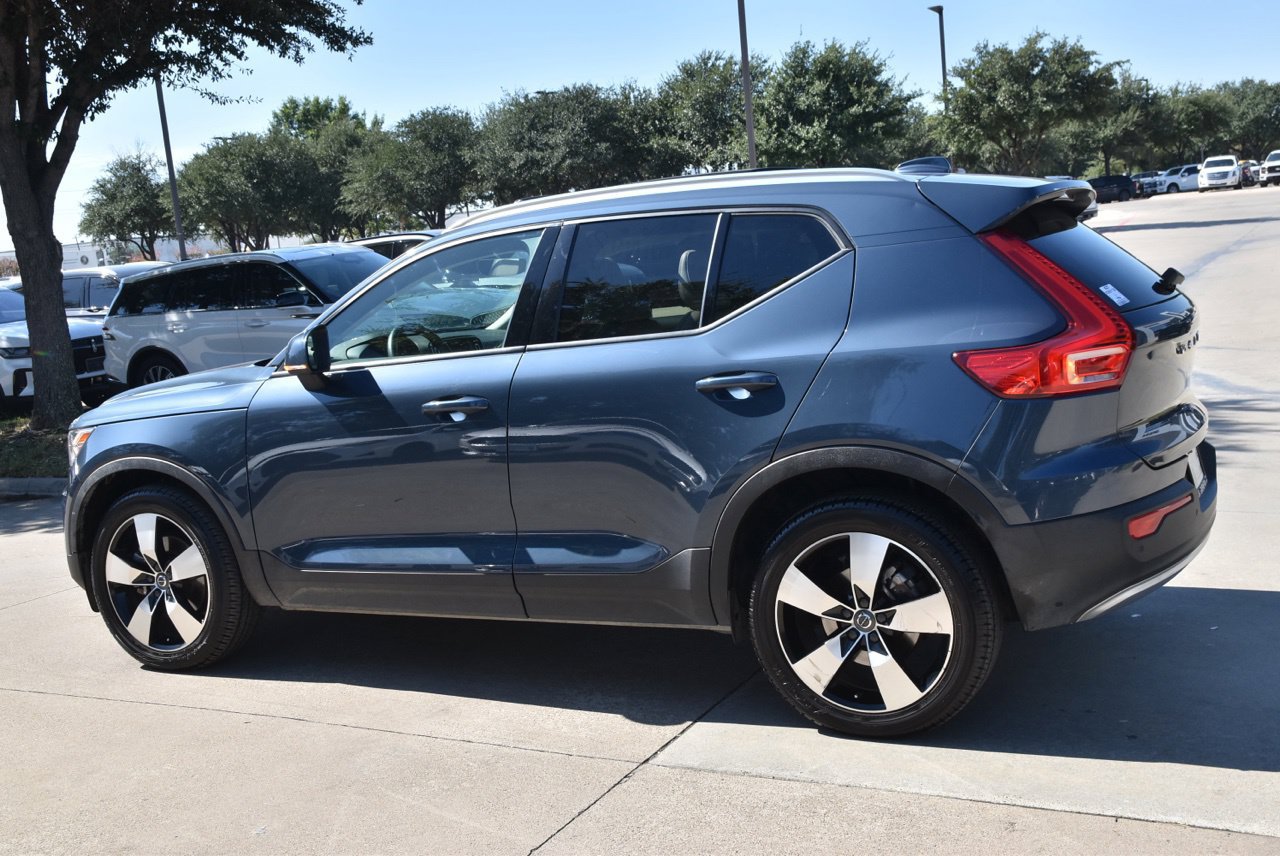 Used 2022 Volvo XC40 T5 Momentum AWD/4WD image 11