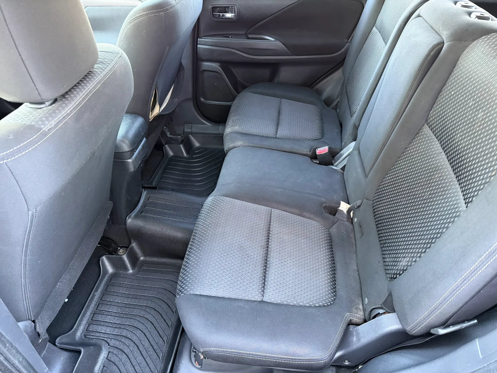 Used 2018 Mitsubishi Outlander ES FWD image 12