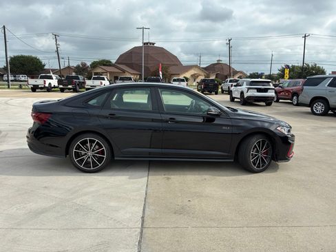 Used 2025 Volkswagen Jetta GLI Autobahn FWD image 2