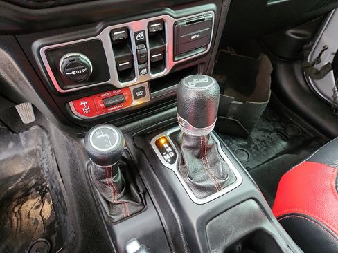 Used 2018 Jeep Wrangler Unlimited Rubicon image 14