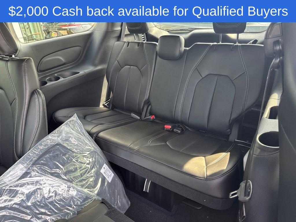 New 2027 Chrysler Pacifica Select FWD image 10