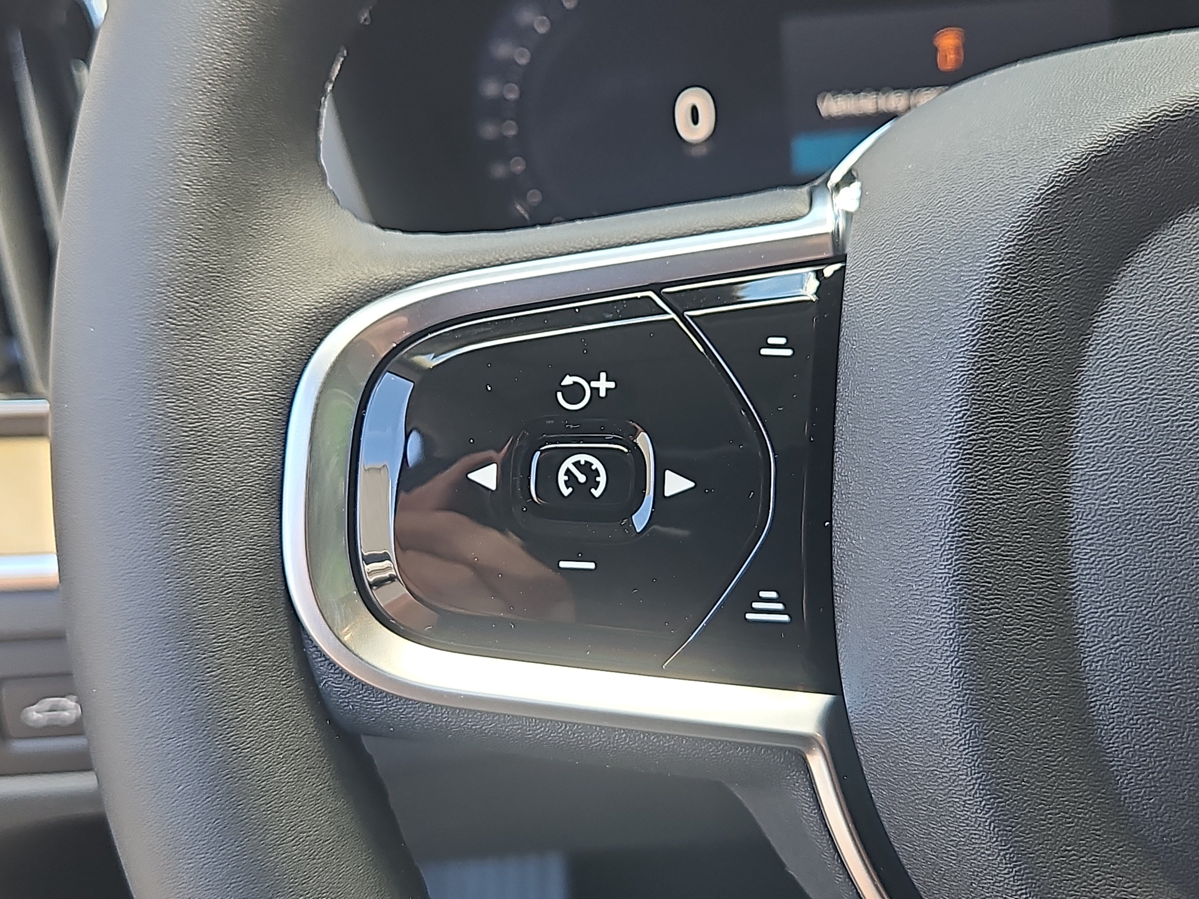 New 2026 Volvo XC60 B5 Plus w/ Protection Package Premier AWD/4WD image 14
