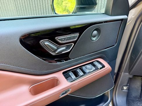 New 2026 Lincoln Aviator Reserve AWD/4WD image 13