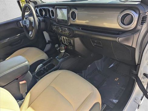 Used 2018 Jeep Wrangler Unlimited Sahara AWD/4WD image 22