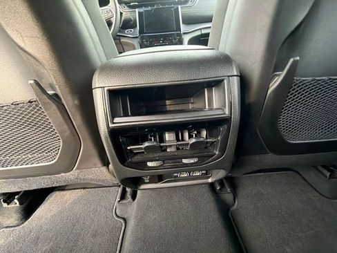 Used 2025 Jeep Grand Cherokee Altitude RWD image 16