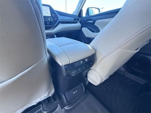 Used 2024 Toyota Highlander XLE image 20