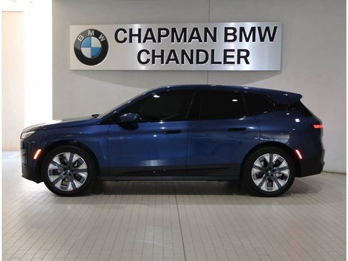 Used 2024 BMW iX xDrive50 w/ Premium Package AWD/4WD image 3