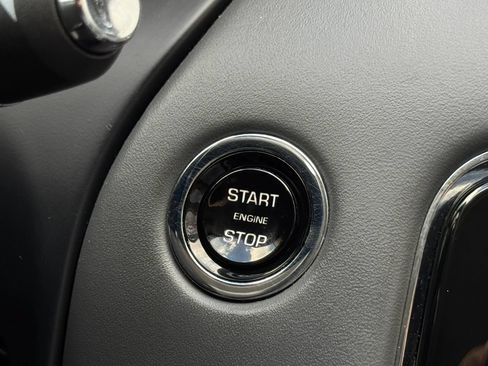 Used 2015 Jaguar XJ L Portfolio RWD image 38