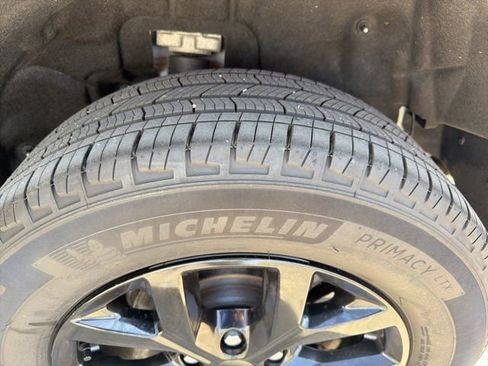 Used 2024 Jeep Grand Cherokee Limited image 34