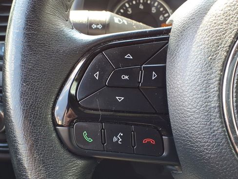 Certified 2022 Jeep Renegade Altitude w/ Convenience Group AWD/4WD image 24