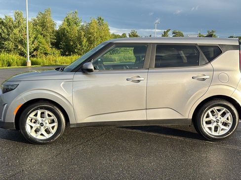 Used 2023 Kia Soul LX w/ Option Group 015 FWD image 10