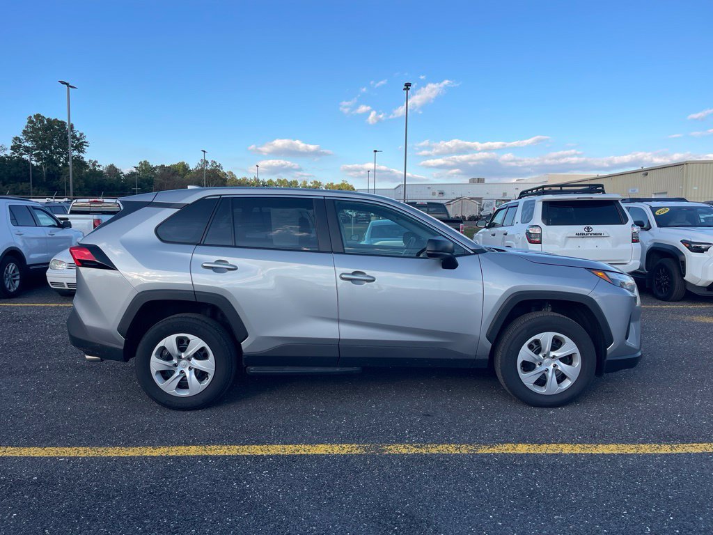 Used 2025 Toyota RAV4 LE AWD/4WD image 6