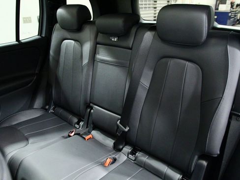 Used 2025 Mercedes-Benz GLB 250 4MATIC image 30