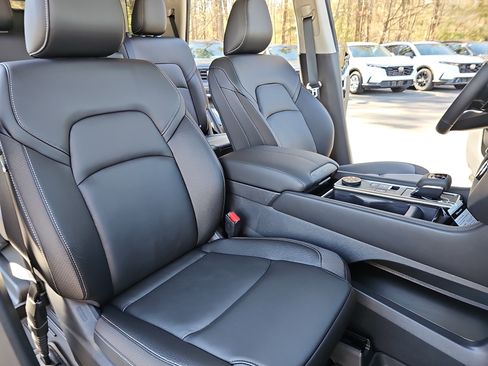 New 2025 Nissan Pathfinder SL image 10