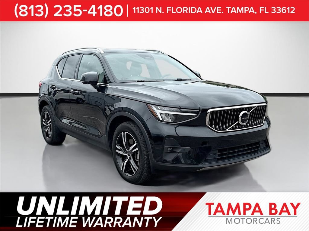 Used 2023 Volvo XC40 B5 Plus AWD/4WD image 1