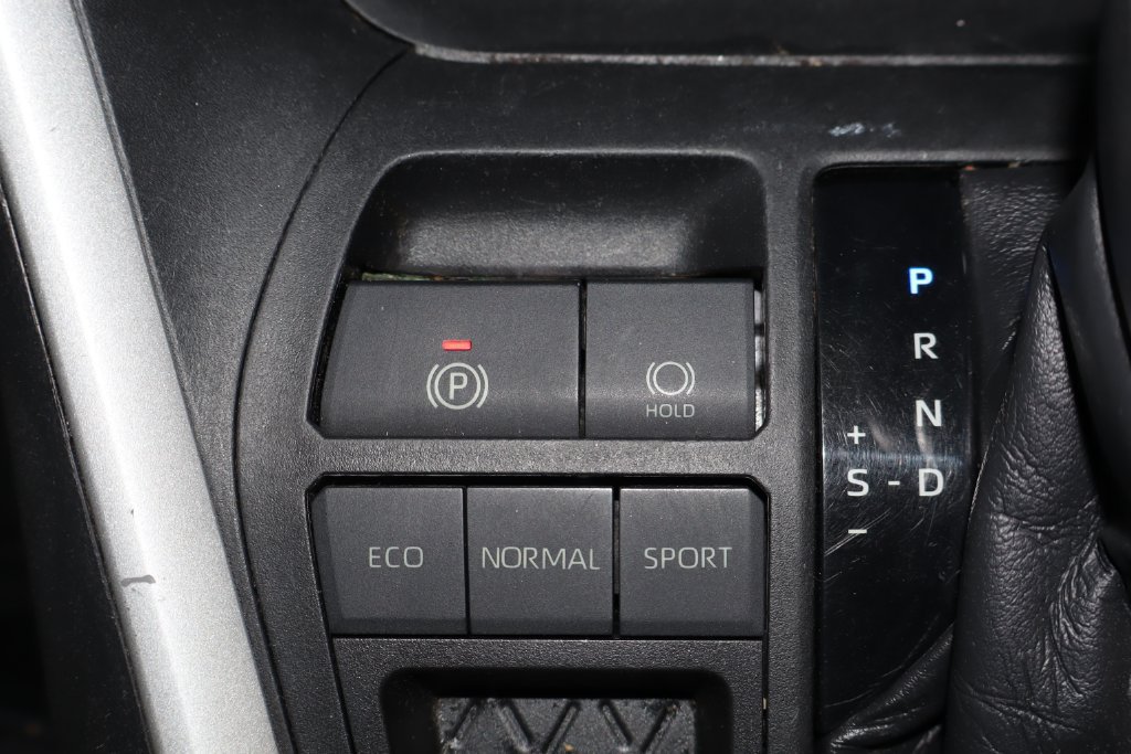 Used 2020 Toyota RAV4 XLE FWD image 28