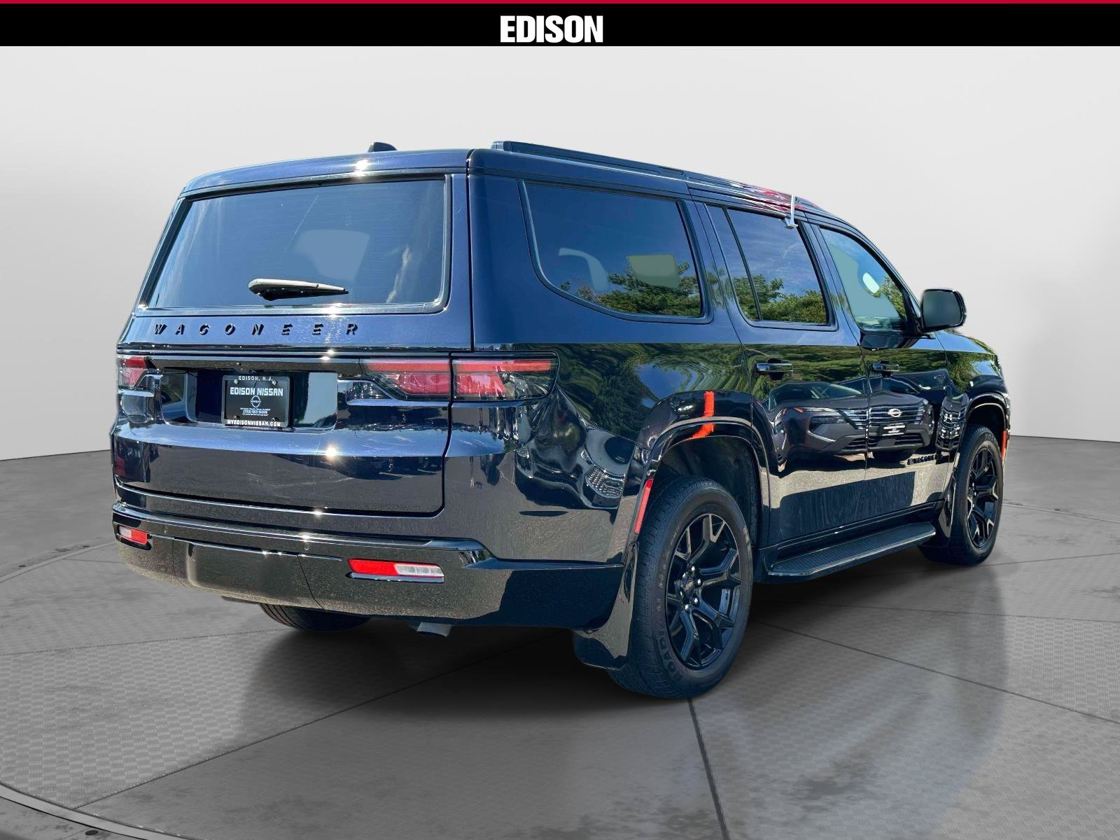 Used 2025 Jeep Wagoneer Series II AWD/4WD image 4