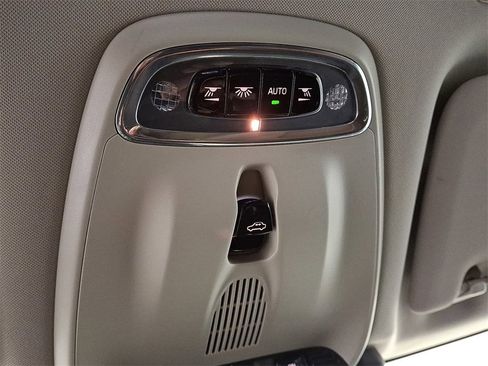 Used 2018 Volvo XC60 T5 Momentum w/ Vision Package image 19