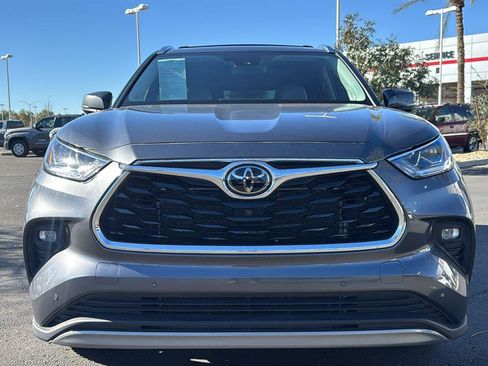 Used 2023 Toyota Highlander Platinum image 2