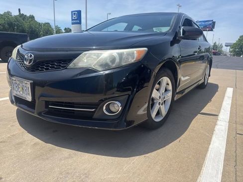 Used 2014 Toyota Camry SE FWD image 2