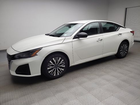Used 2025 Nissan Altima 2.5 SV AWD/4WD image 2