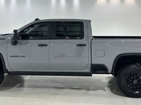 Used 2024 Chevrolet Silverado 2500 ZR2 w/ Technology Package image 2