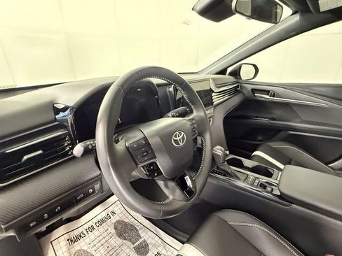 Used 2025 Toyota Camry SE FWD image 19
