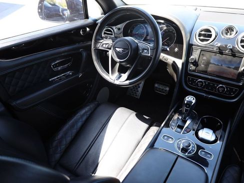 Used 2017 Bentley Bentayga AWD/4WD image 21
