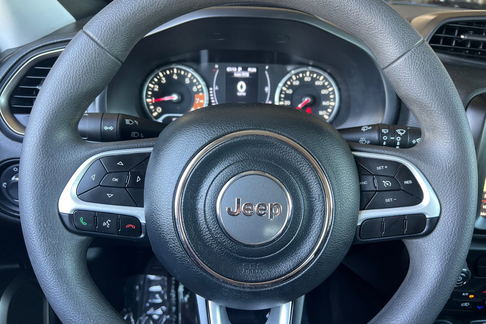Used 2023 Jeep Renegade Latitude AWD/4WD image 28