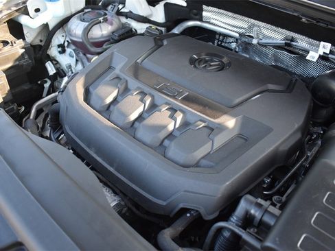 Used 2022 Volkswagen Tiguan SE image 38