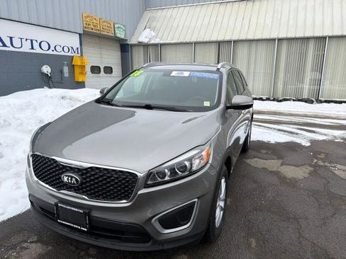 Used 2018 Kia Sorento AWD image 2