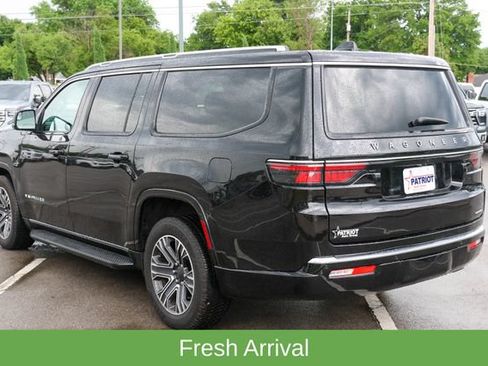 Used 2024 Jeep Wagoneer L Series II w/ Flexible Seating Group AWD/4WD image 5