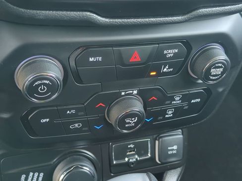 Used 2022 Jeep Renegade Latitude w/ Convenience Group image 17