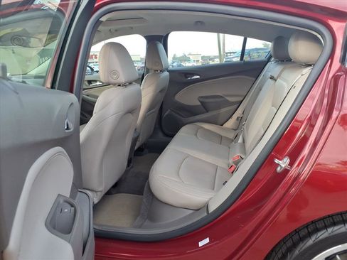 Used 2018 Chevrolet Cruze Premier image 16