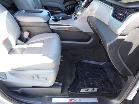 Used 2018 Chevrolet Suburban LT w/ Luxury Package image 22