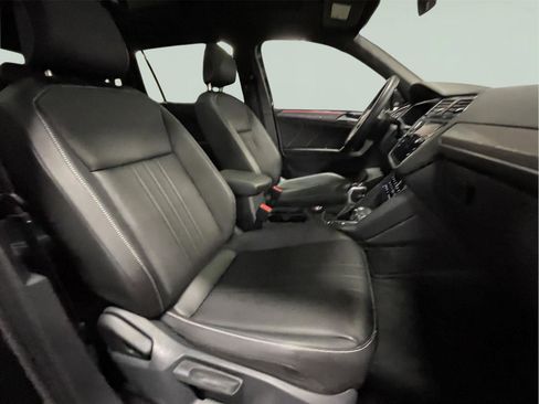 Used 2025 Volkswagen Jetta SE w/ Sunroof Package image 21