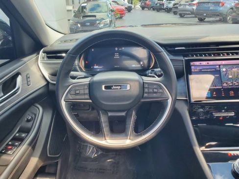 Used 2022 Jeep Grand Cherokee Limited image 18