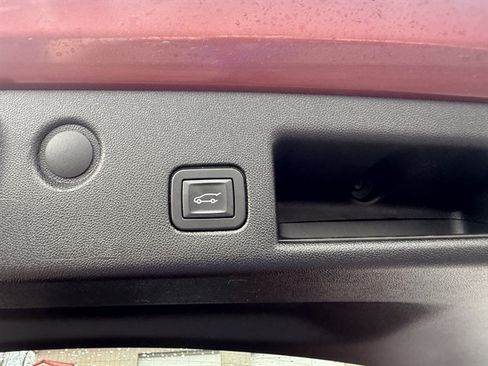Used 2020 Chevrolet Equinox LT FWD image 30