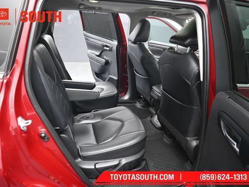 Used 2021 Toyota Highlander XLE AWD/4WD image 32