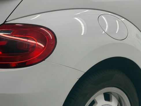 Used 2015 Volkswagen Beetle 1.8T Classic FWD image 10