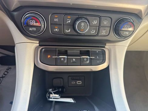 Used 2022 GMC Acadia Denali w/ Denali Ultimate Package FWD image 21