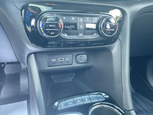 Used 2021 Buick Encore GX Essence w/ Experience Buick Package AWD/4WD image 17