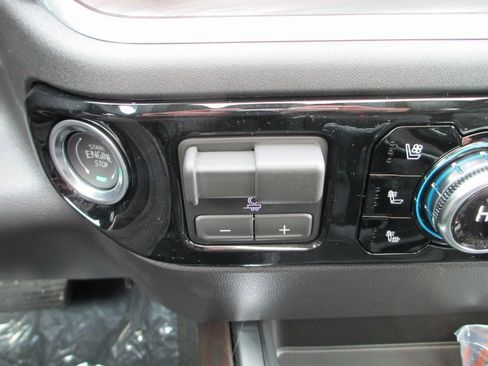 New 2026 GMC Sierra 1500 SLT w/ SLT Convenience Package image 19