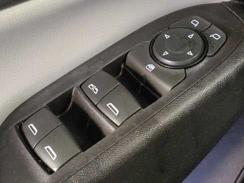Used 2020 Chevrolet Equinox LS w/ LS Convenience Package FWD image 27