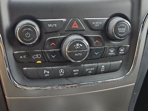 Used 2021 Jeep Grand Cherokee Laredo RWD image 25