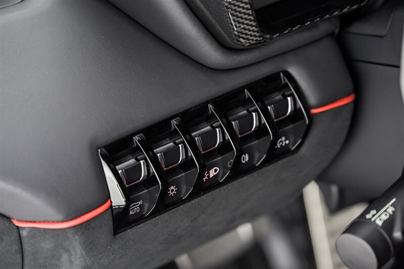 Used 2019 Lamborghini Aventador SVJ AWD/4WD image 38